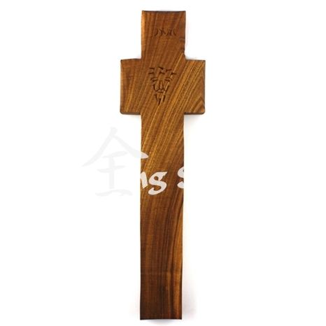 Kríž s tvárou Ježiša Krista, drevo
