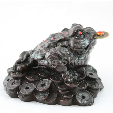 Třínohá žába hojnosti s mincí, červená